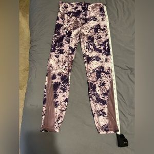 Under Armor compression leggings size Medium